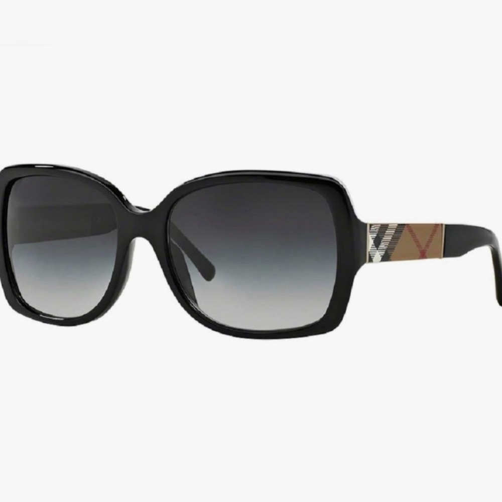🎁💫- New Burberry  sunglasses. Black lenses